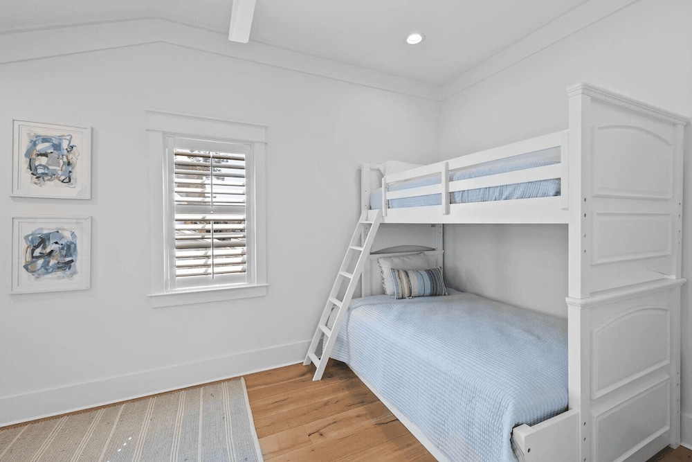 30A Aqua Vista by Avantstay Golf Cart Included, Pool Acess, Walk to Beach
