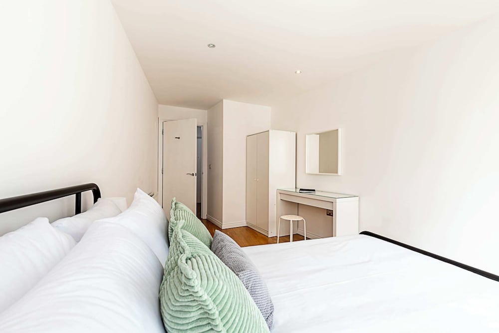 Bright Battersea Apartment