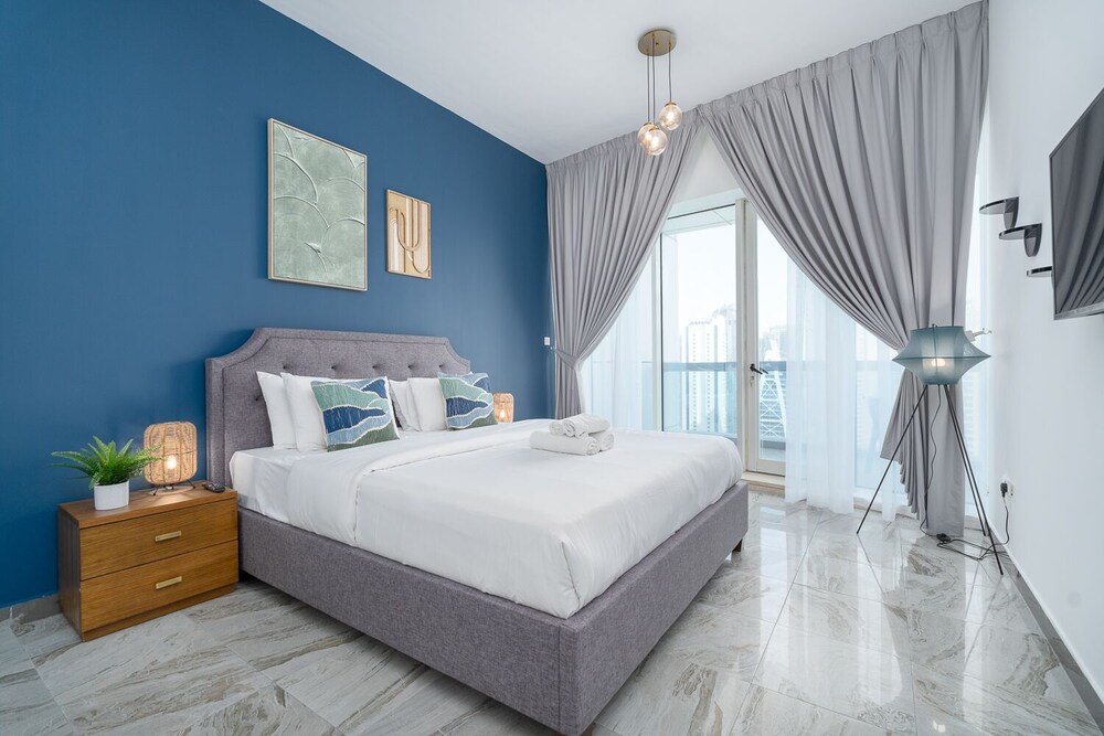 Dubai Marina - Stunning Huge 4 Bedroom Apts Near JBR - Gym - Pool - Parking by Sojo Stay
