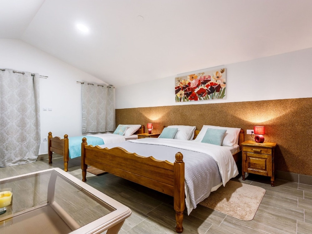 Torine - Capacious Holiday Home in Neorić with Heated Swimming Pool view 2