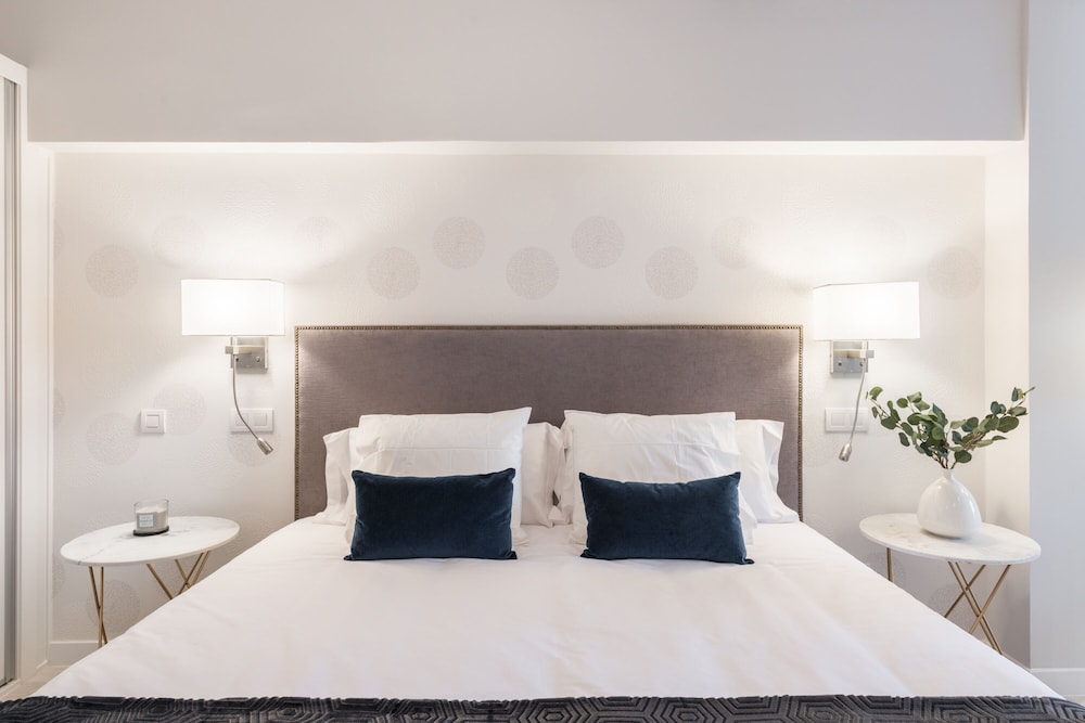 Apartment 1Bd With Balcony in Plaza Mayor Square. Plaza Mayor III view 4