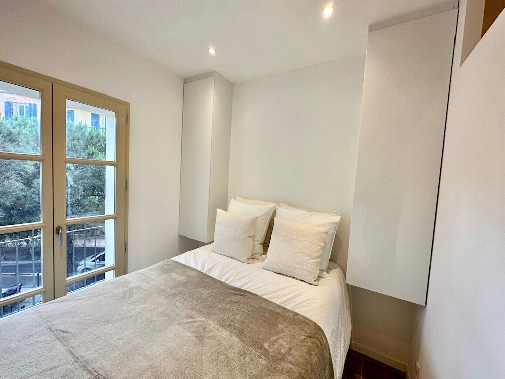 Modern Apartment - 1bd/4p - Center of St Tropez
