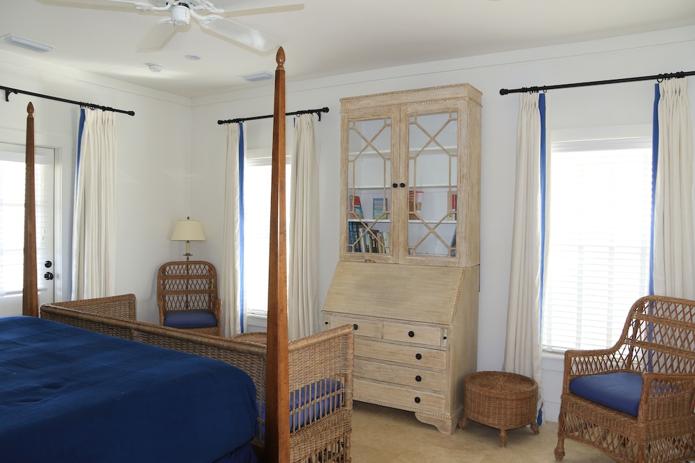 The Sandpiper Inn & Cottages