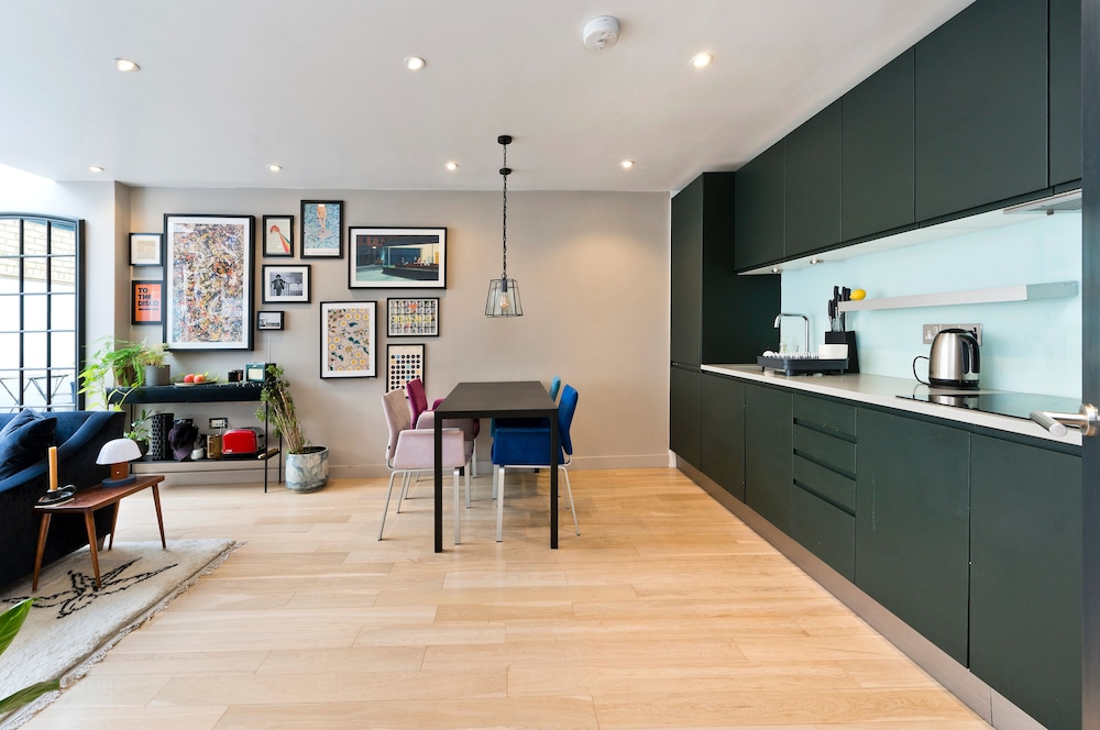 Contemporary Flat With Private Patio in Primrose Hill by UnderTheDoormat