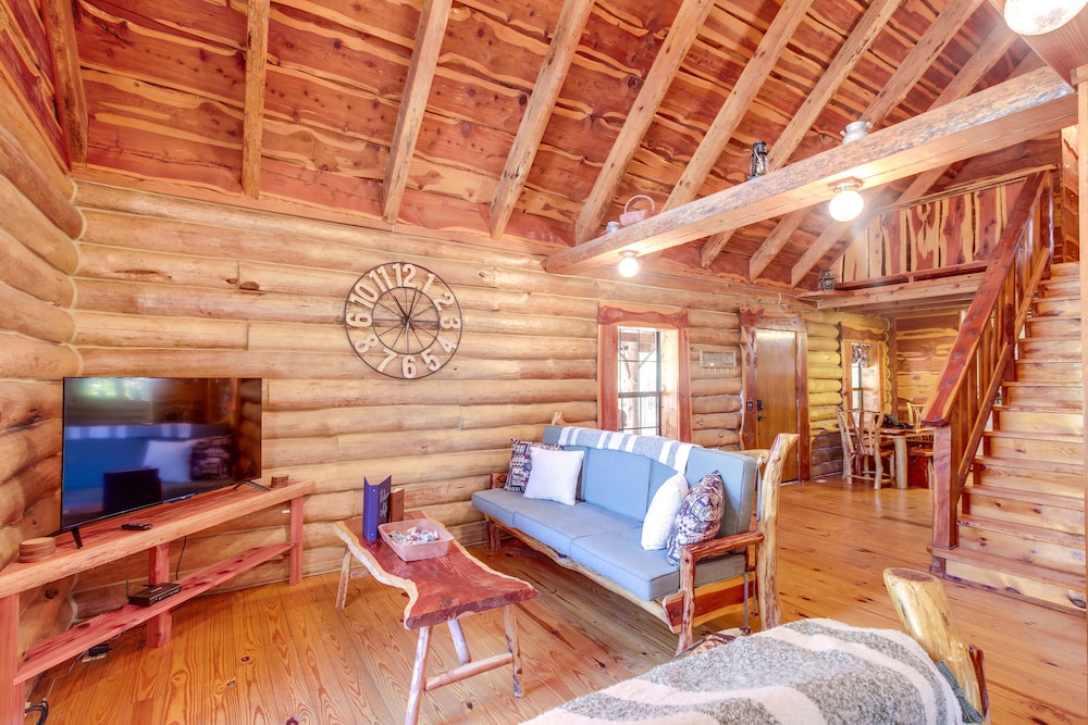Serene Pikeville Cabin: 20 Mi to Fall Creek Falls! view 2