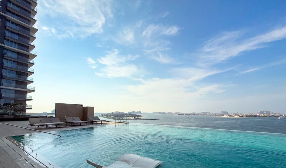 LUX The Atlantis View Luxury Beach Suite