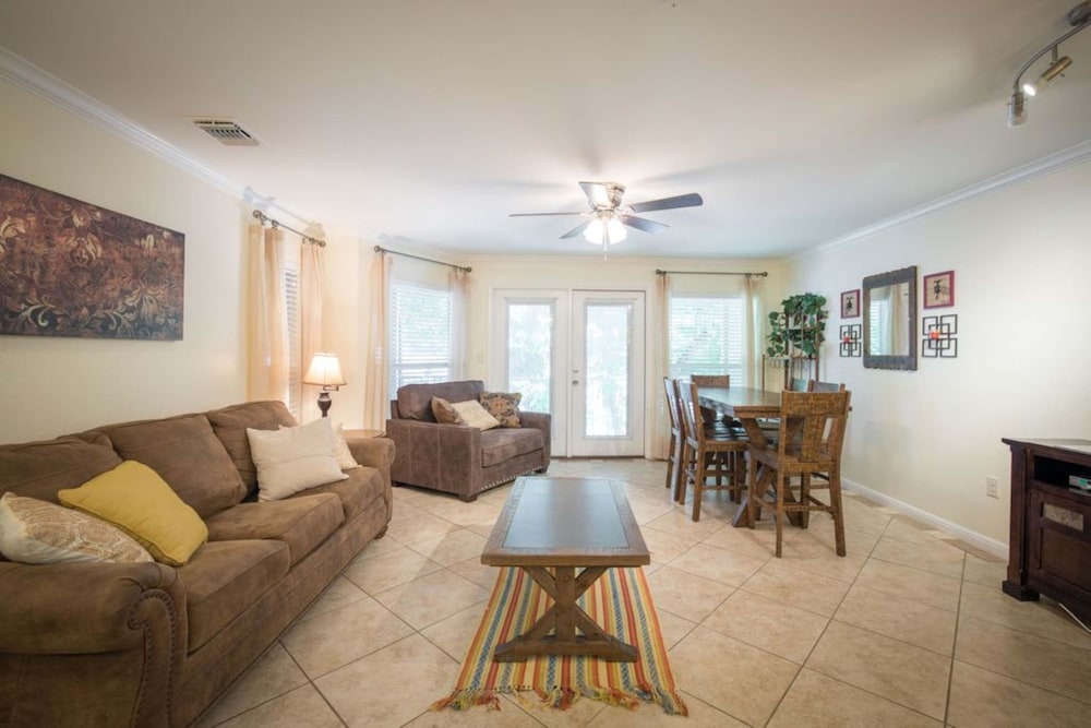 Waterwheel Hideaway - Cozy Condo for 6 With Resort-style Amenities
