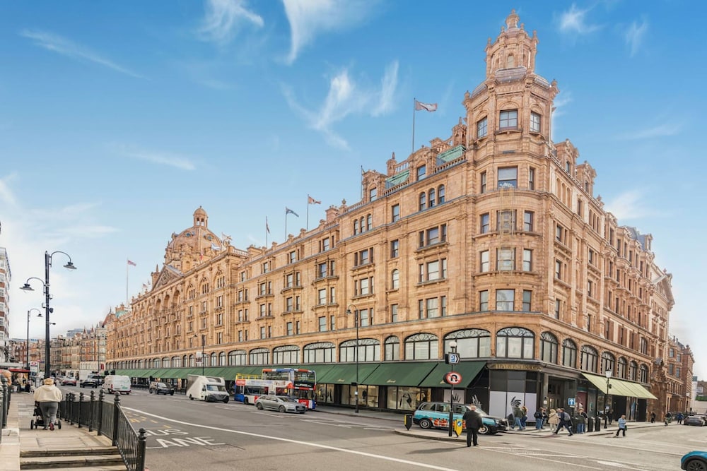 4-bed House Next To Harrods Pont Street Mews