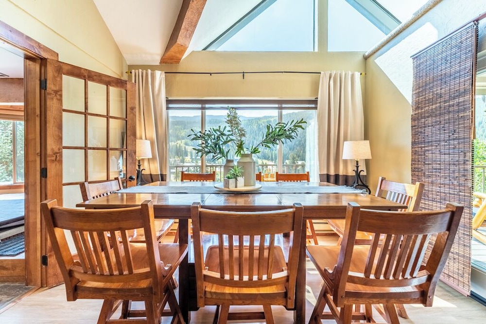 Cinnamon Ridge Building 1, #142