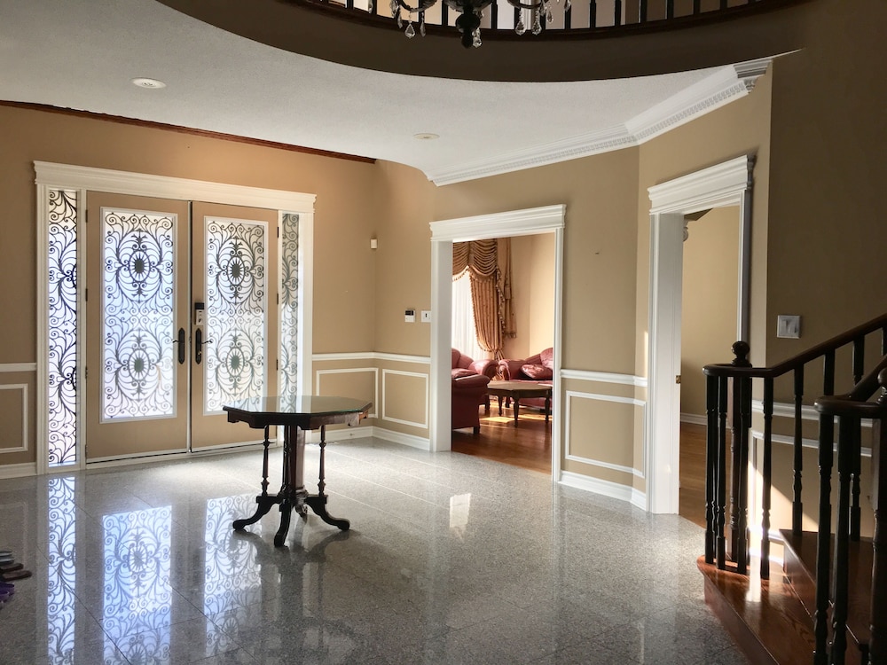 Luxury cozy 9 bedrooms vacation home