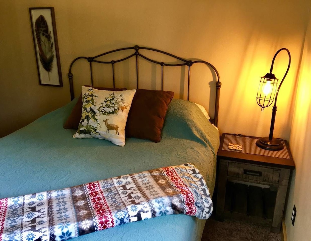 Ashland Vacations - Mountain Pine Cabin - Sleeps 6 - Pet Friendly - Property Image 20
