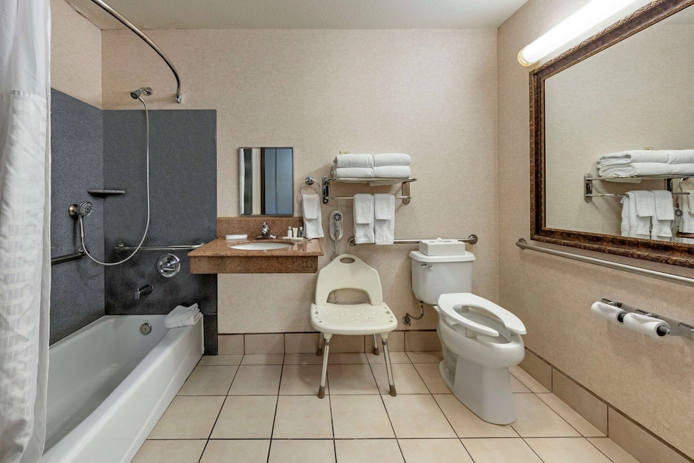 Redlands Vacations - Comfort Suites Redlands - Property Image 5