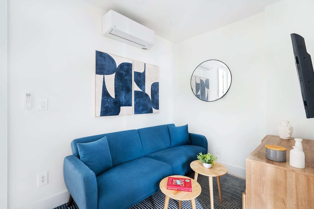 48 Midtown West Apt