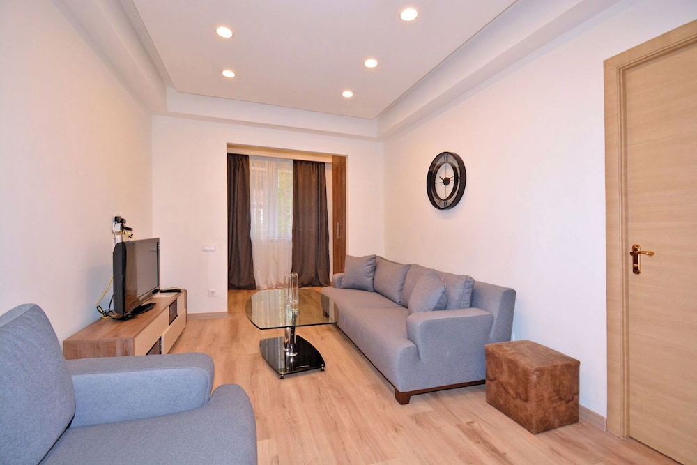 Apartment by Luxe Group PU383