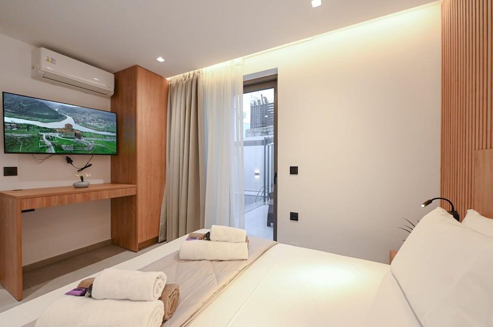 MGK Luxury Suites With a Private Pool Ligaria