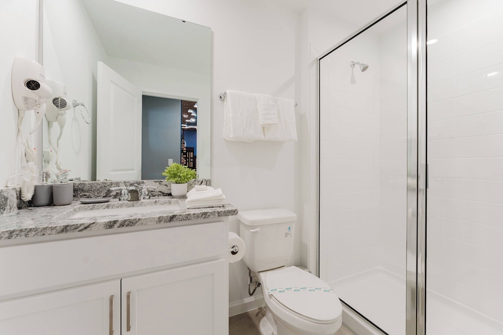 Themed 6BR Solara Near Disney Pool Summerkitchen