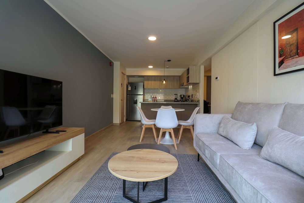 w Alluring 1BR With Balcony in Miraflores
