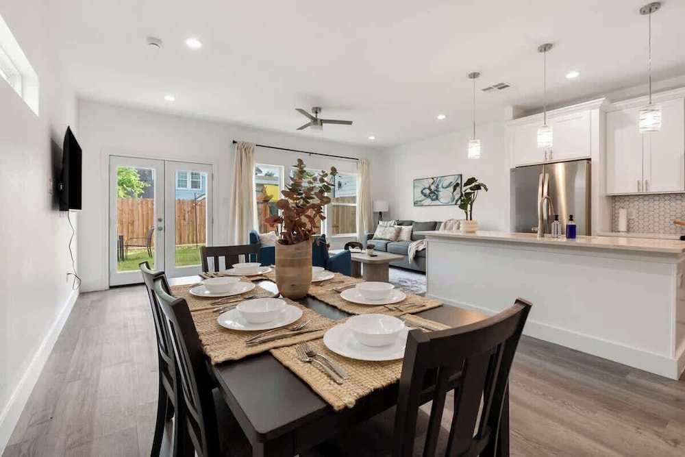 Modern 3BR Family Retreat in Downtown Houston