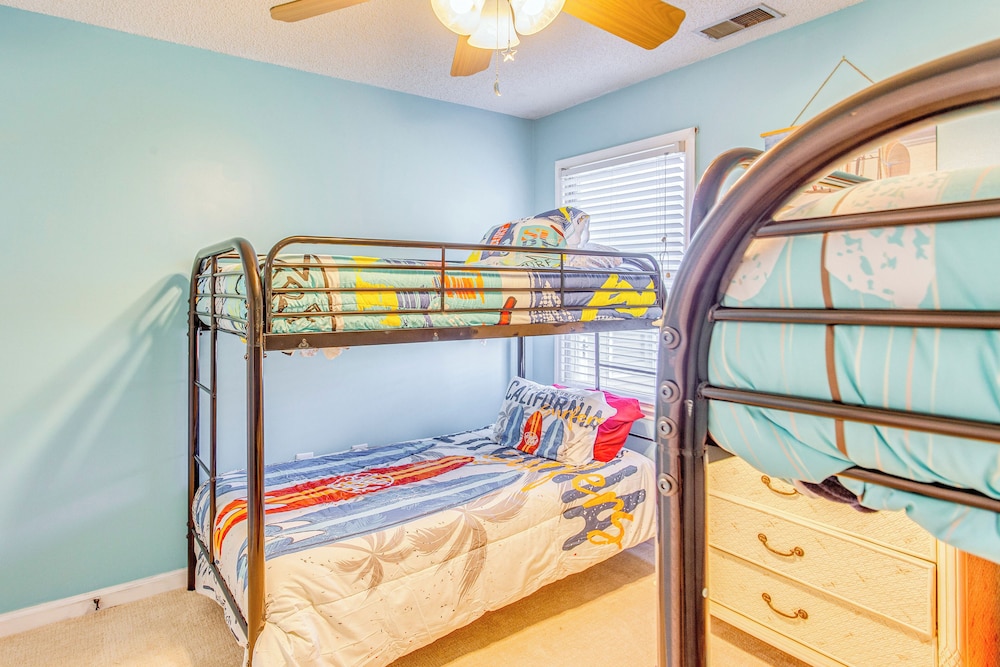 3 Mi to Ocean: Home w/ Deck in Little River!