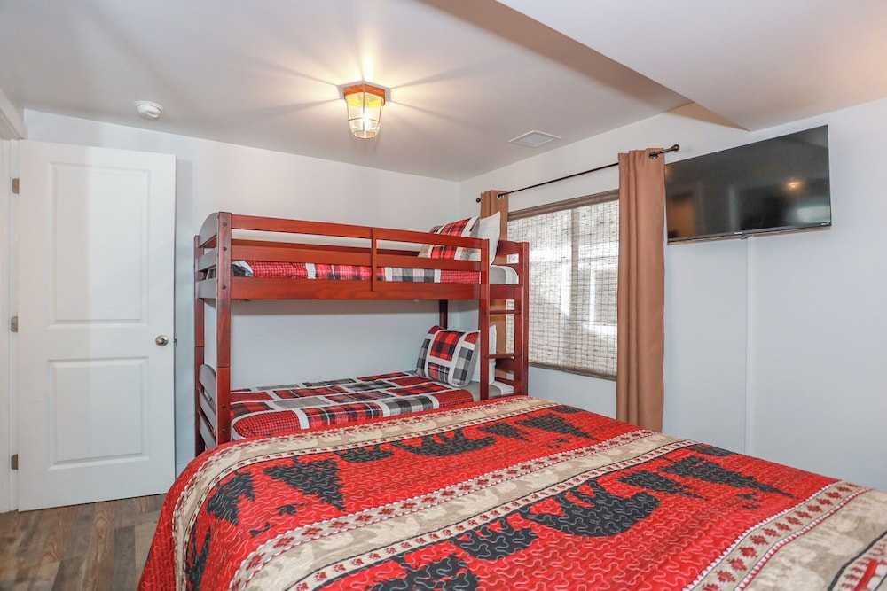 Comet's Cabin