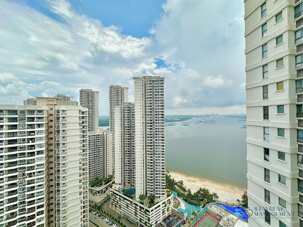 Country Garden Danga Bay Sea View Homestay by Stayrene