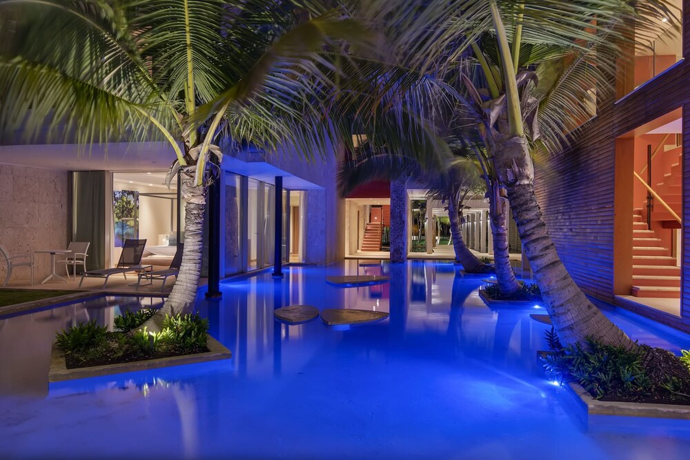 Exquisite Villa w Stunning Ocean Views Gym Golf