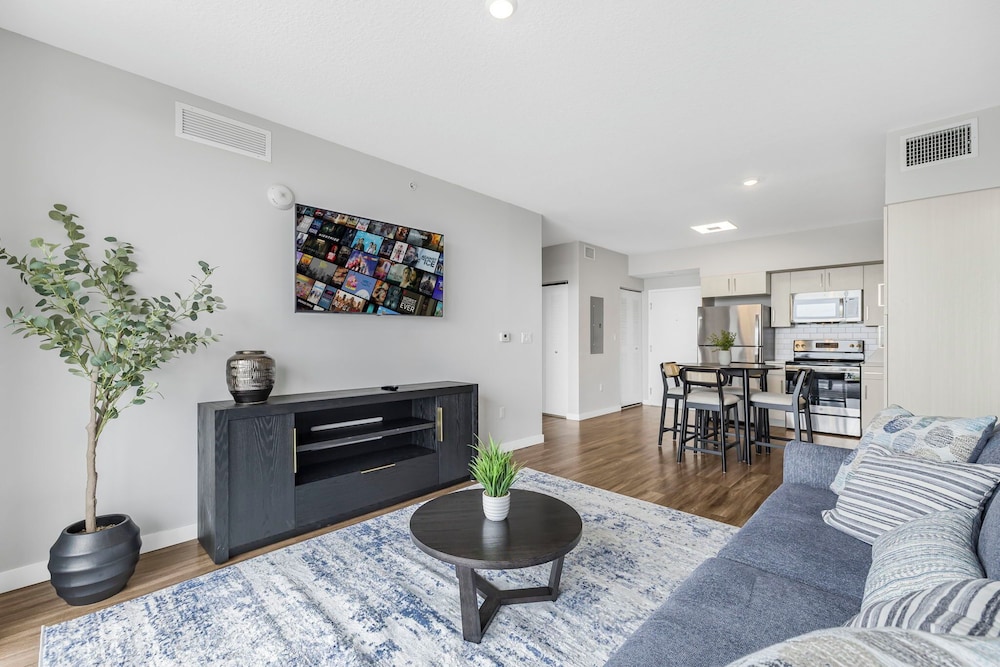 Stylish City-View Condo Pool Access