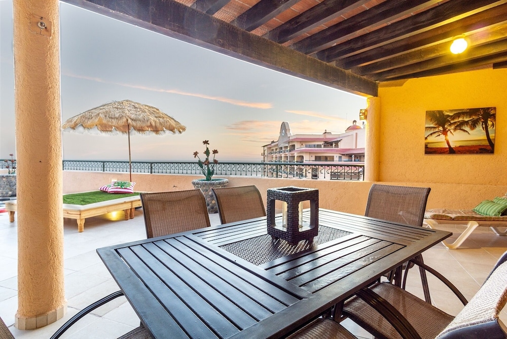 Casa Frida Massive Condo Sleeps up to 12!