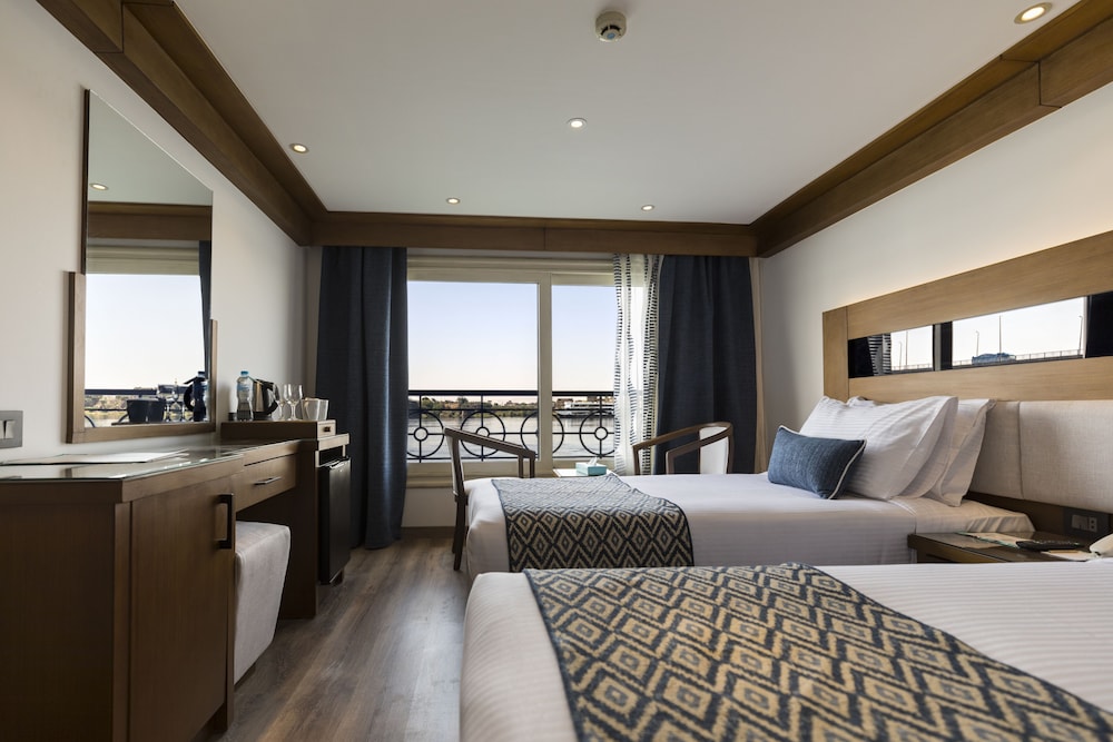 SUNRISE Semiramis III Cruise view 3