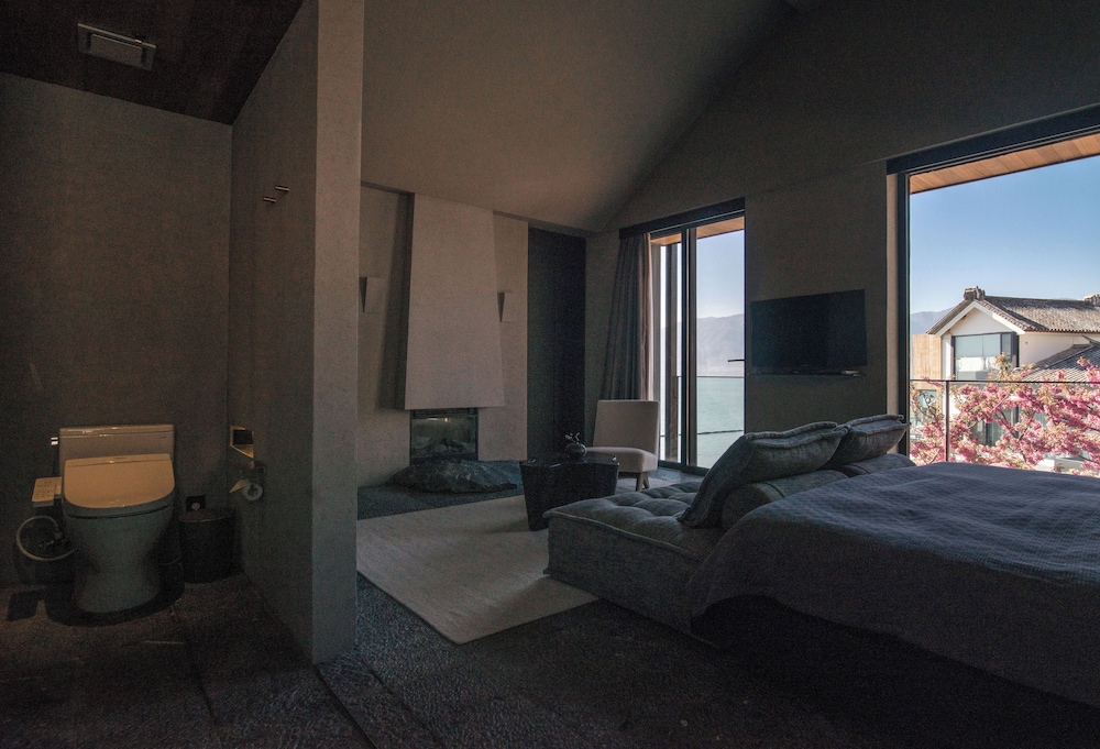 Yakamoz Erhai Hotel