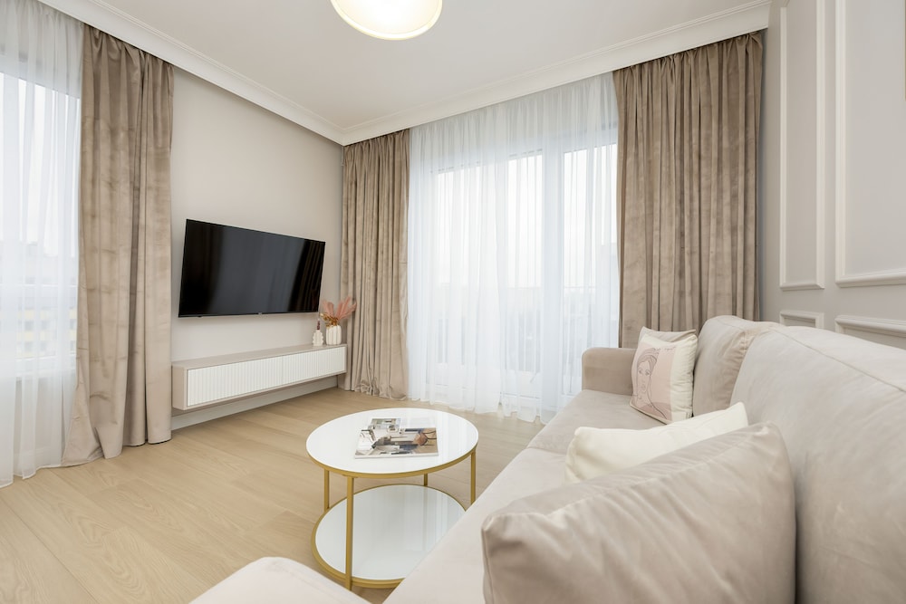 Stylish Apartment 7th Floor by Renters