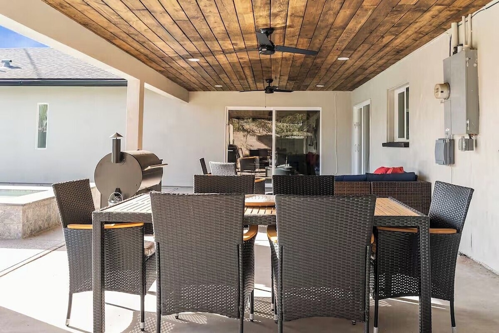 Desert Dream- Retreat with Heated Pool