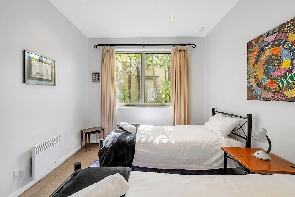 3-bed Seaside Serenity Escape at Long Beach