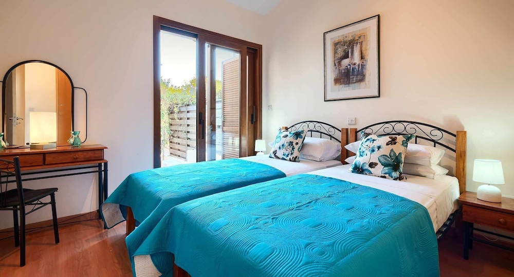 Lovely 2 bedroom Villa Kornos HG33 with private pool and golf course views, In the heart of Aphrodite Hills, near resort centre view 2