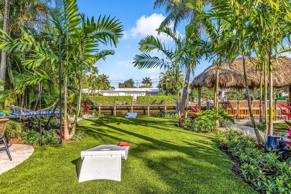 New Waterfront Oasis, Minutes to Beach, Eats, Shops