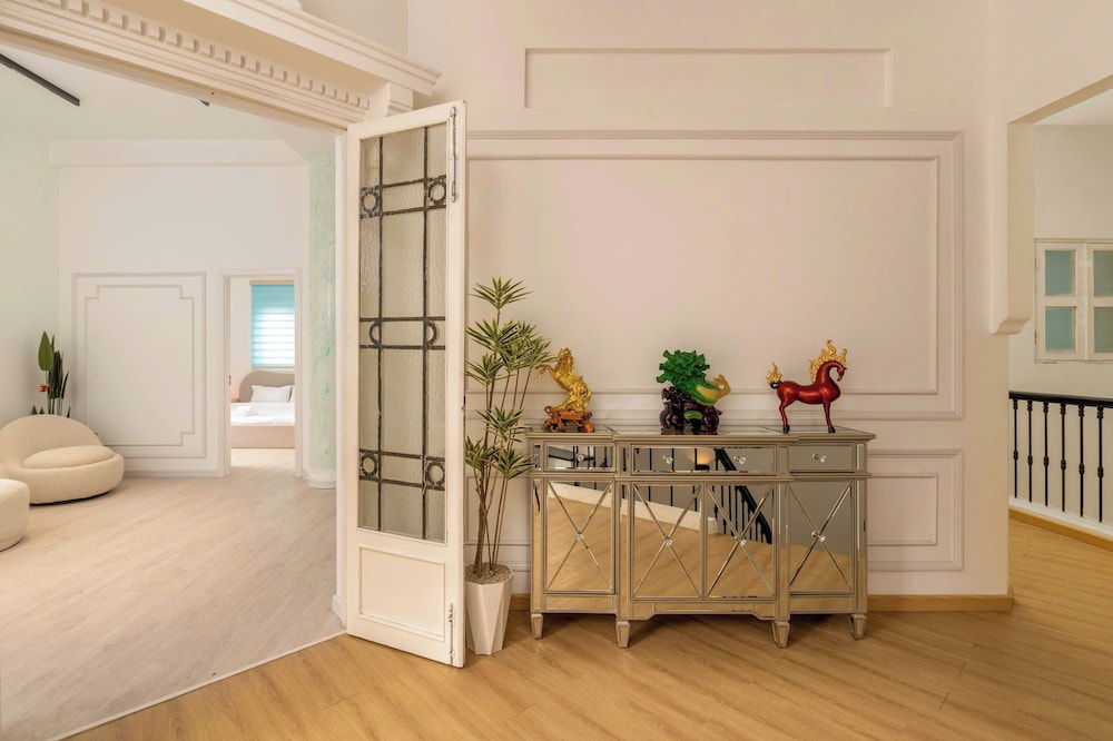 Lux white villa 9 Bedrooms