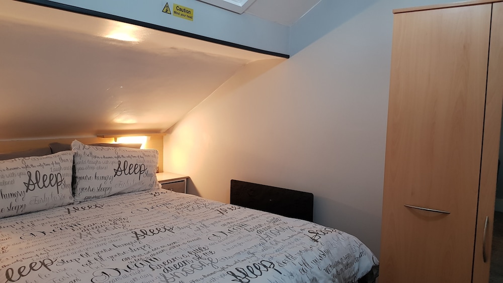 Impeccable 2-bed Apartment in Blackpool view 2