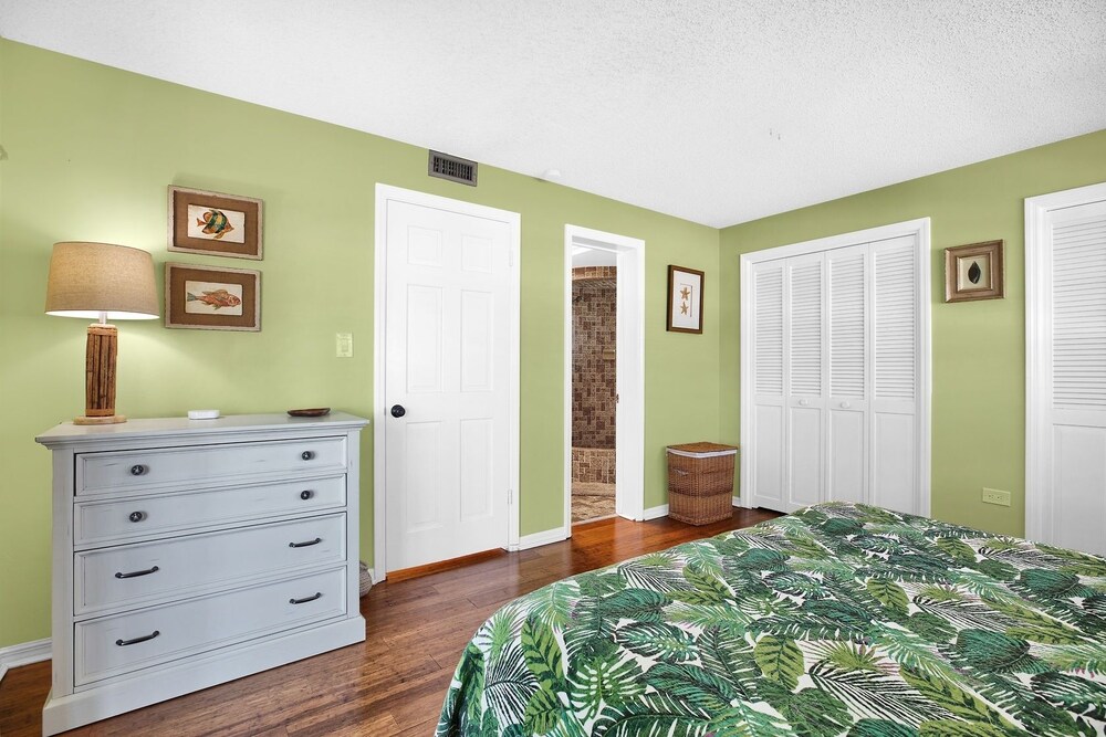 Delightful Vacation Home Located In The Popular Islamorada Neighborhood Of Port Antigua. 3 Bedroom Home by RedAwning