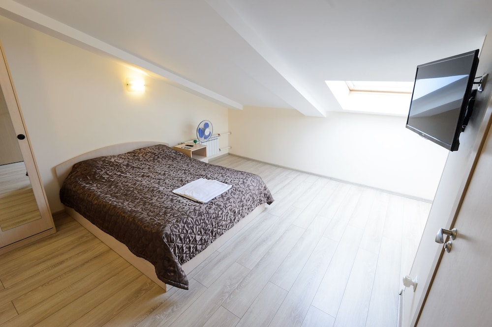 SuperHostel on Nevsky 130