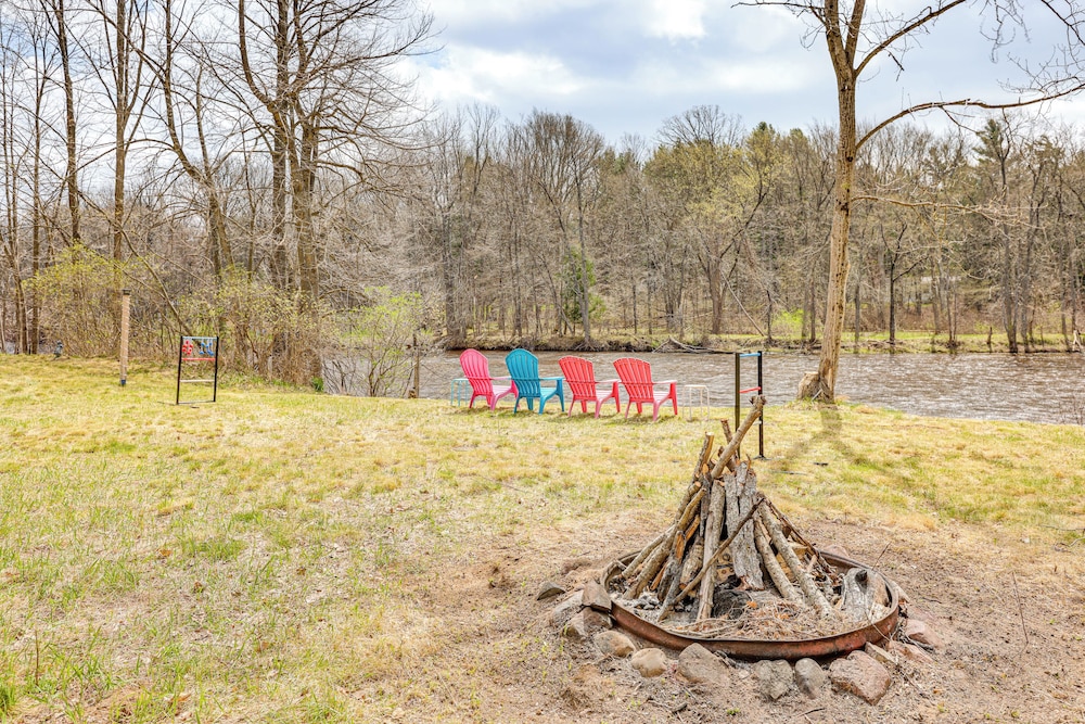 4 Mi to Snowmobile Trails: Muskegon River Retreat