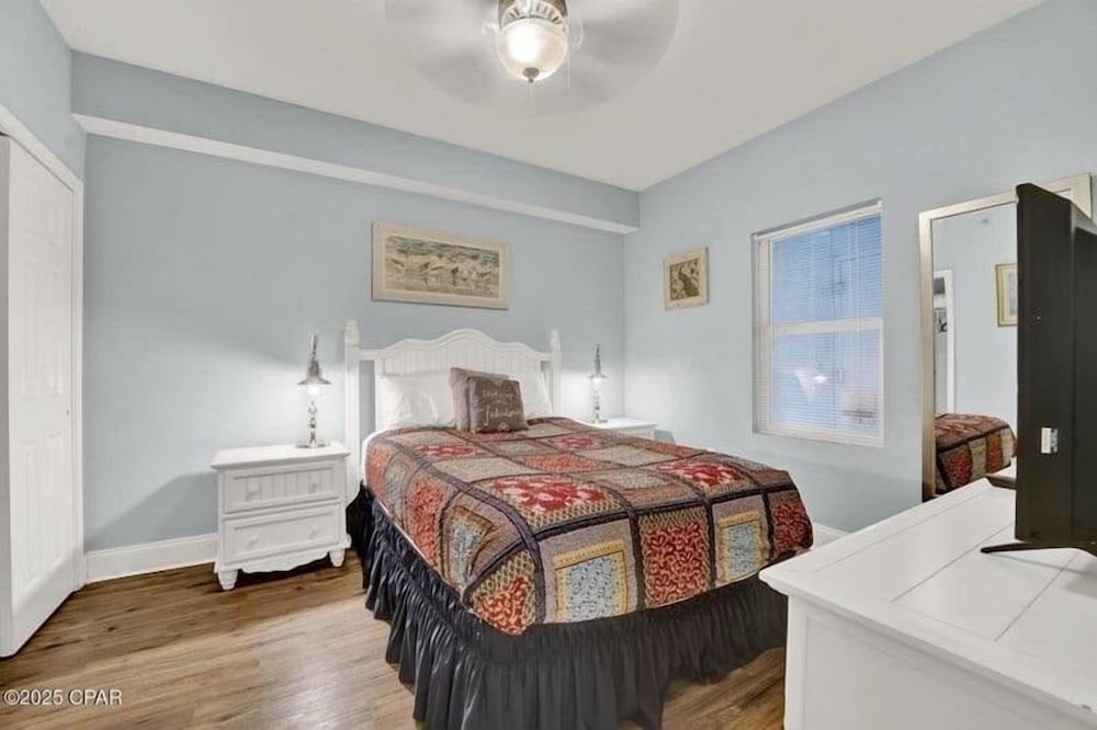 Laketown Wharf 338 3 Bedroom Condo