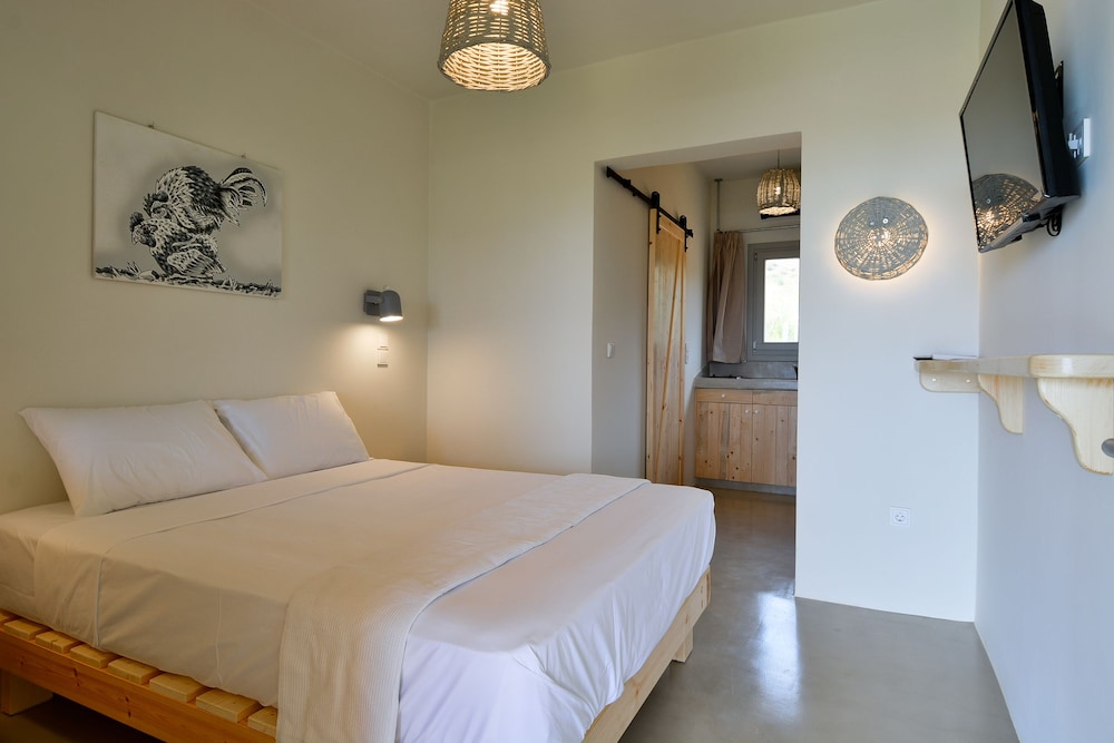 Rooster Guesthouse Rooms view 3