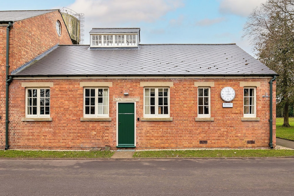 Duclos Private room at Bicester Heritage view 5