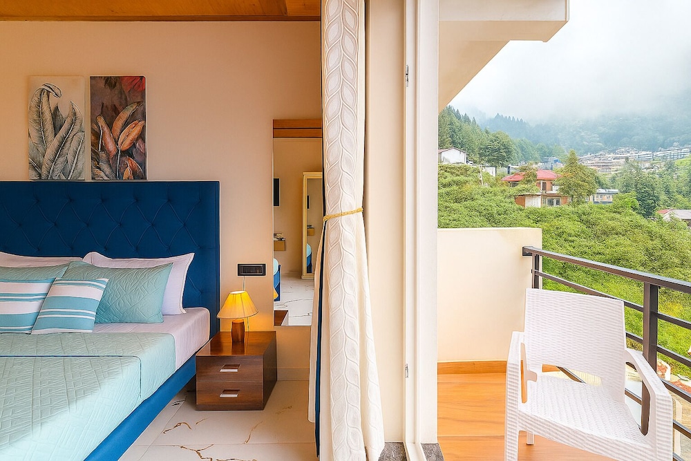 Hotel Shiva Lake - Near Mussoorie Lake