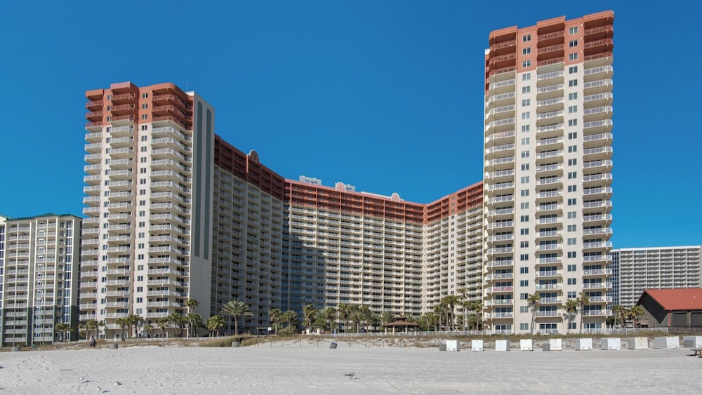 Beachfront Corner Unit w/ Wrap-around Balcony, Close to Attractions!
