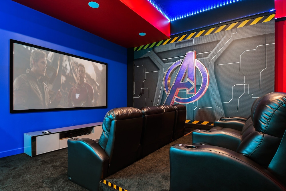 Luxurious 15br Villa With Lake View & Game/theater