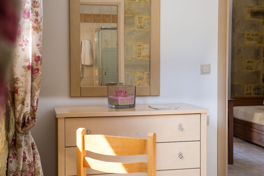Agarathos Traditional Rooms