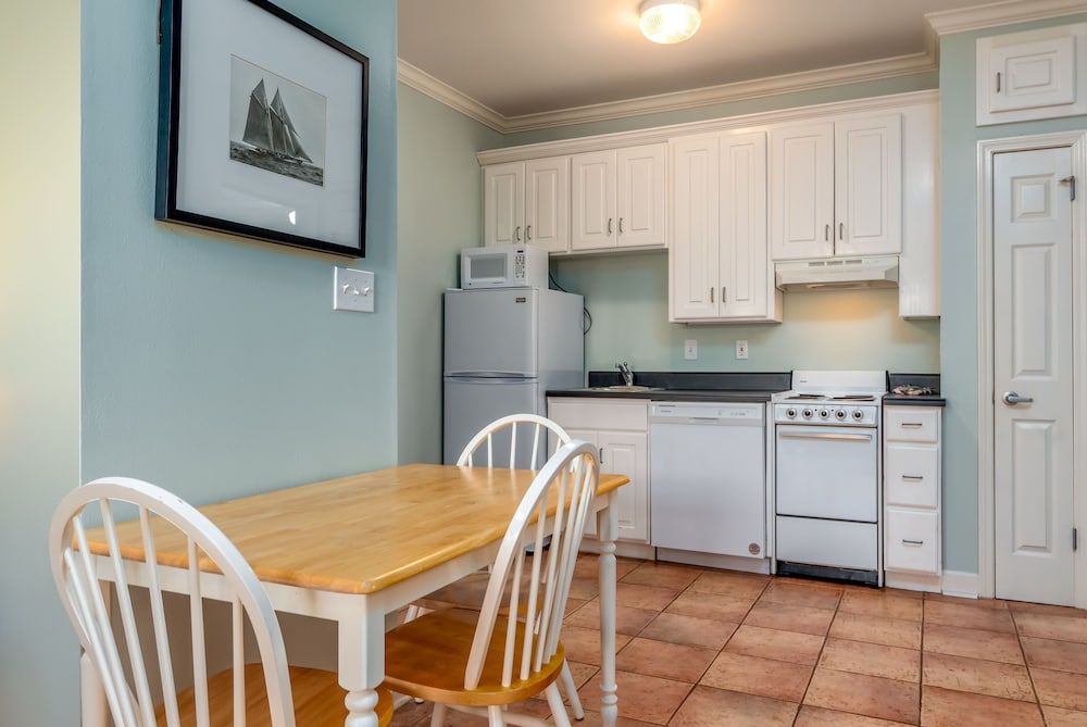 Dauphin Luv - Beach Club #201 4 Bedroom Condo