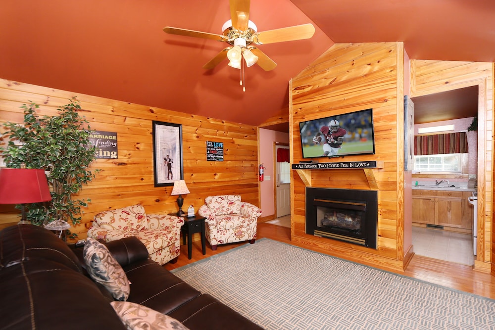 Pine Needles 6 1 Br cabin by RedAwning