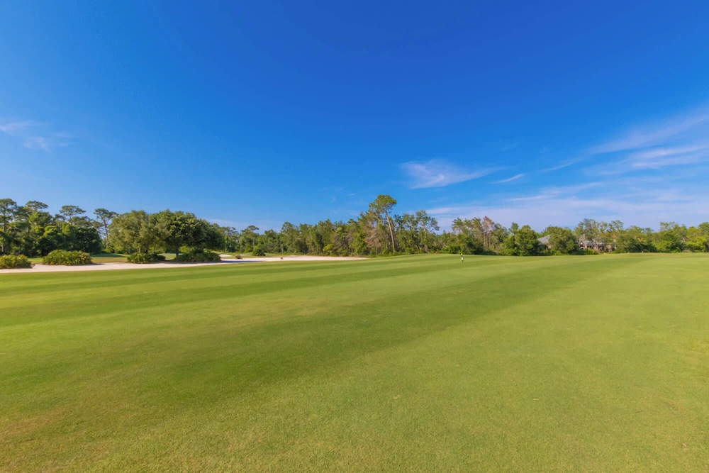 Luxury 3 Bed 3 Bath Resort Beaches Pool Golf